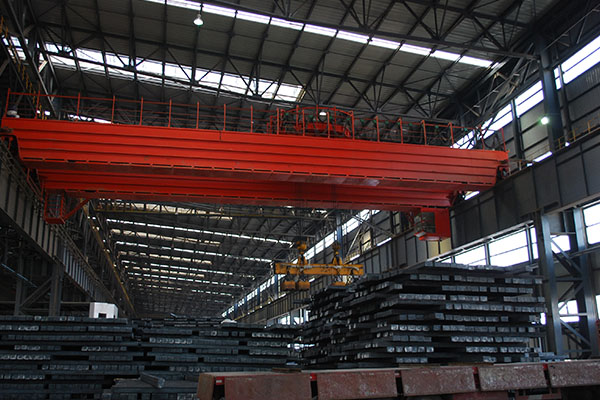 https://www.kostacrane.com/wp-content/uploads/2024/09/Double-Girder-Overhead-Crane-with-electromagnet-6.jpg